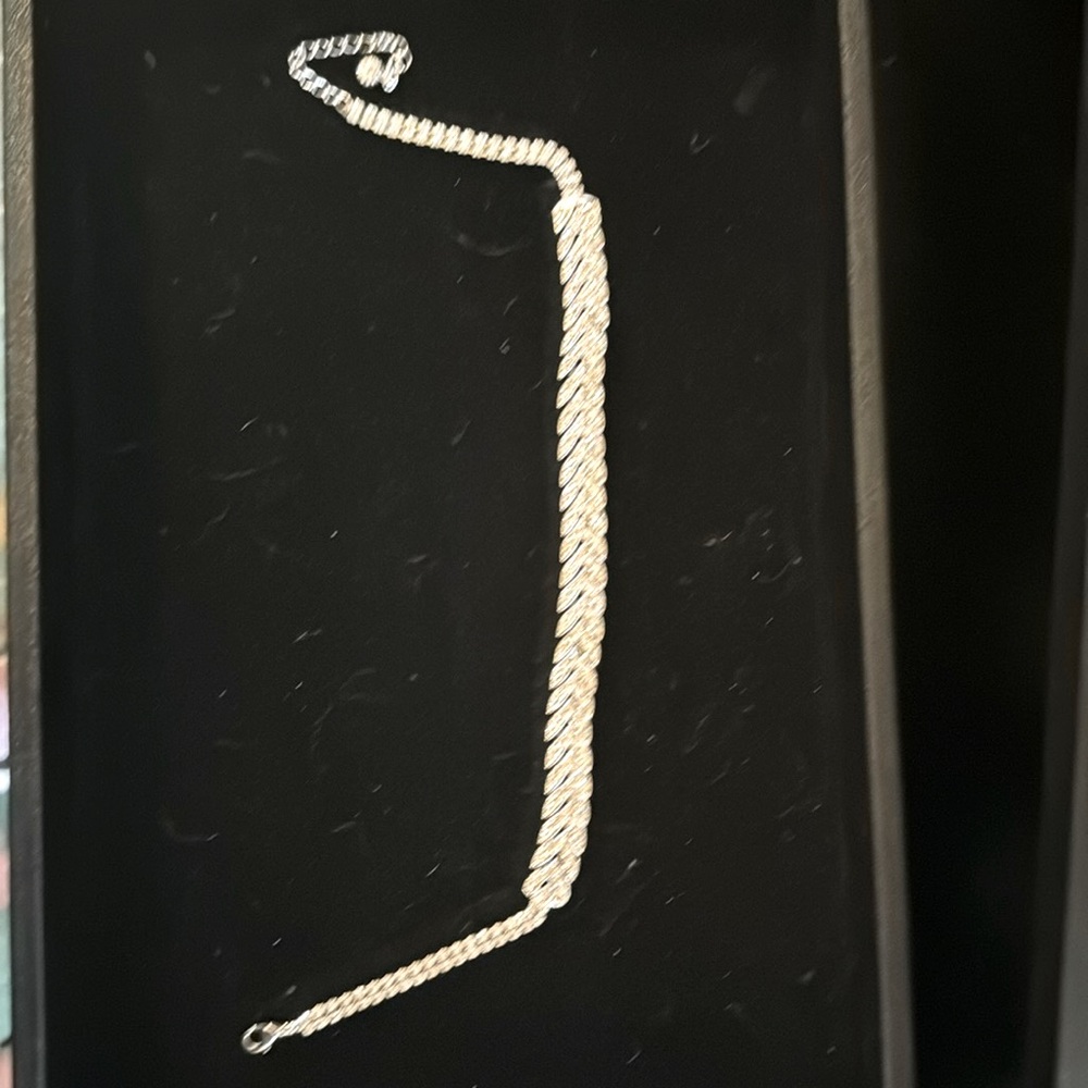 Crystal choker
